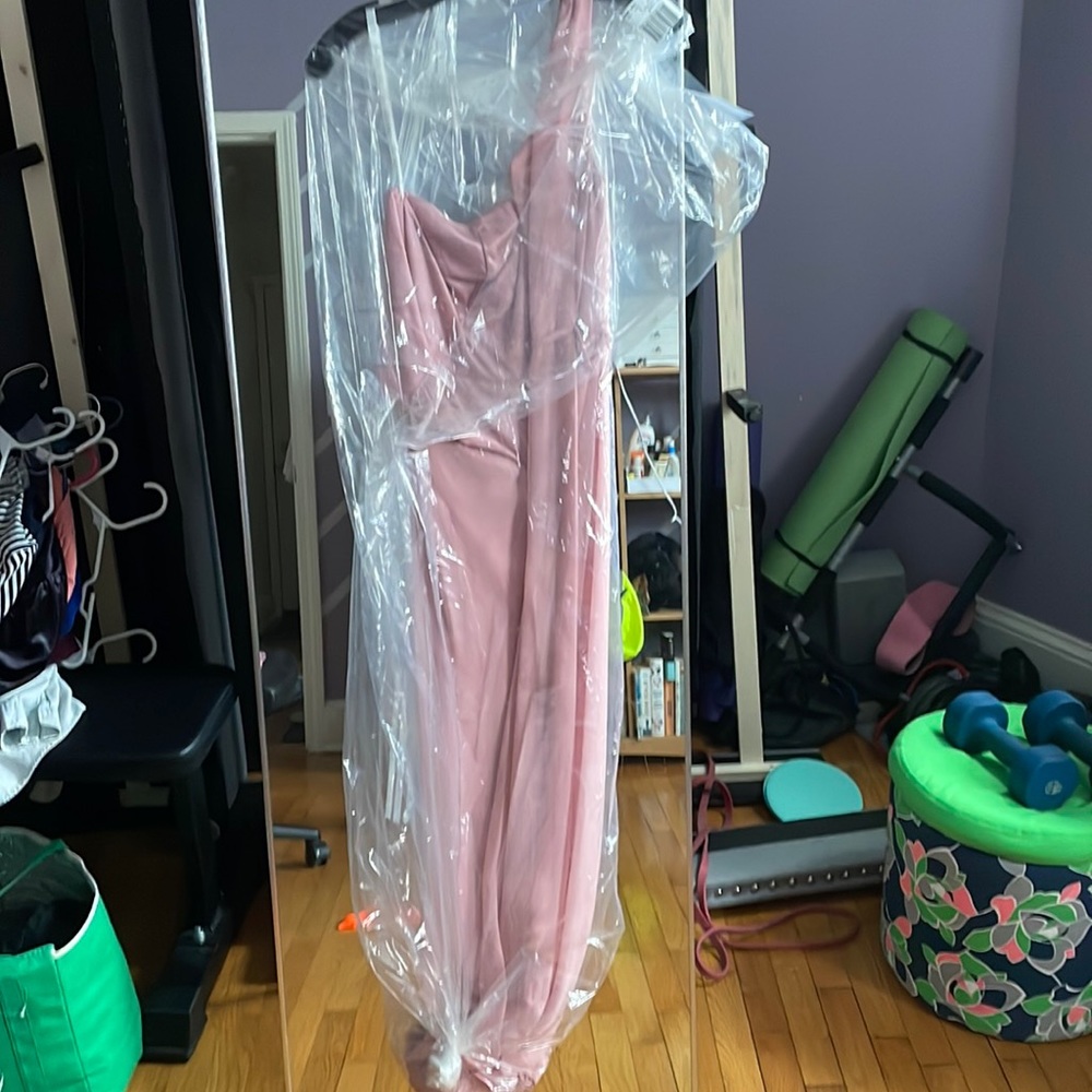 Never worn(besides trying in to see if it fits)